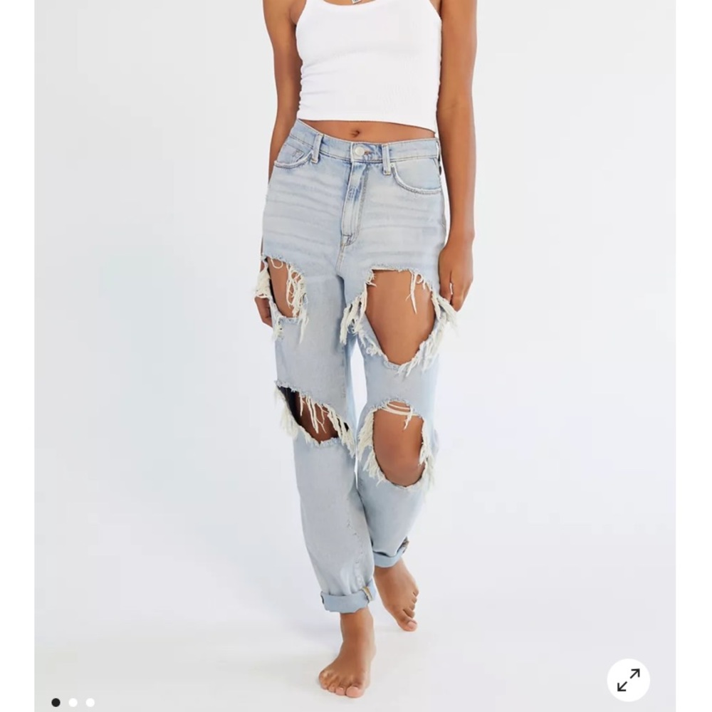 urban outfitters mom jeans